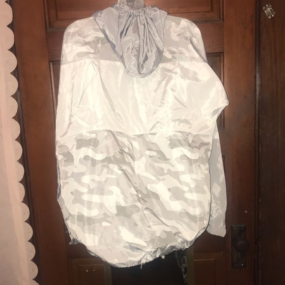 2 Rue21 windbreaker type jackets - Picture 4 of 4